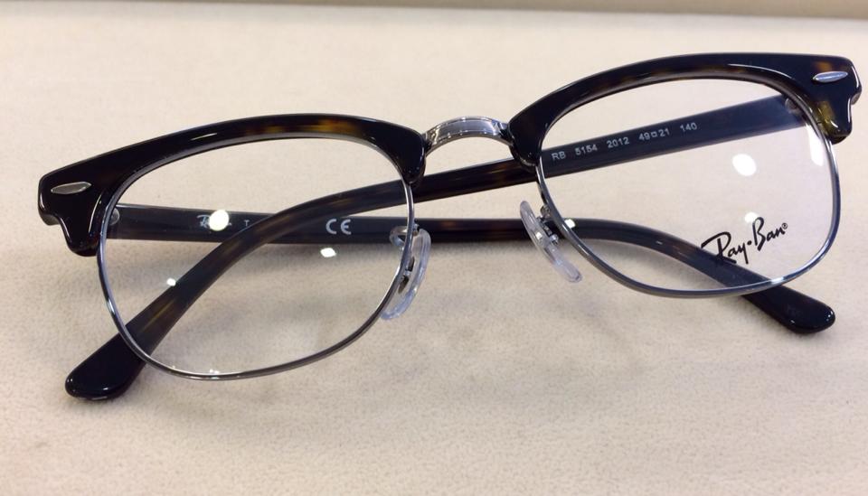 雷朋復古的玳瑁紋半框眼鏡