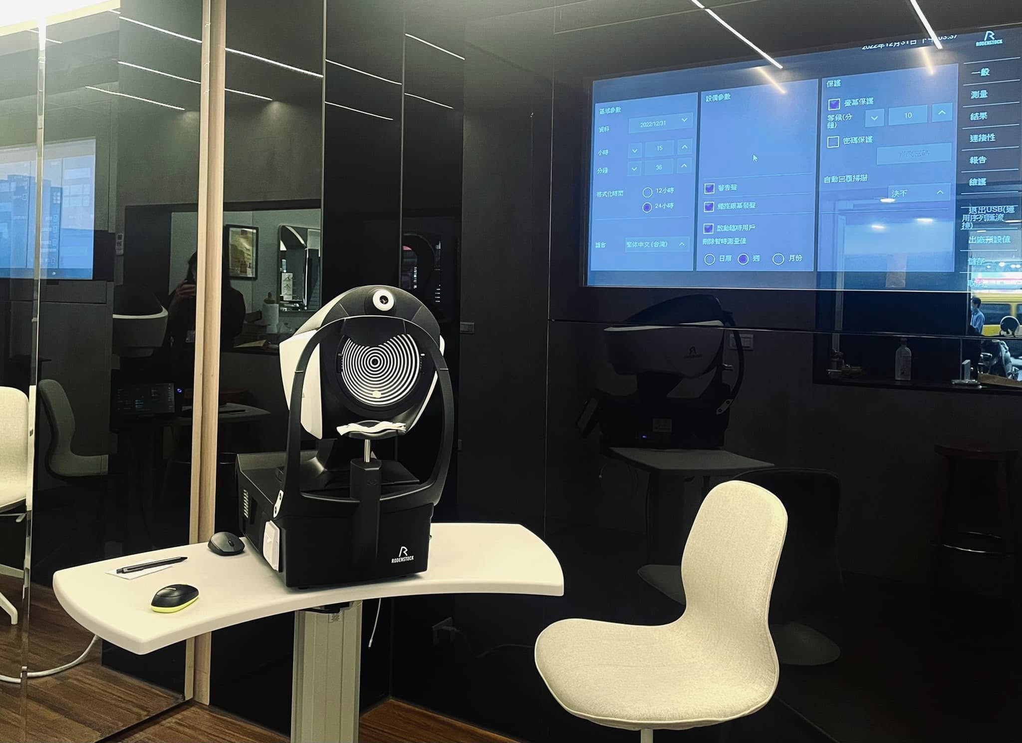 德國進口的機器，專門測試驗光、眼球厚度、眼壓狀態….等等-羅敦司德專業檢測眼睛設備